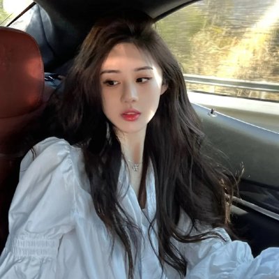 使用下方 20 个影片名，按顺序一一对应，不要改动片名文字，只根据片名和括号内类型提示来虚构全新的故事内容： 败犬单身汉 七嫂告状 那孩子出生了…… 遗失与美好 大舜 诡波琼月 蒲田进行曲 铁血丹心 坦克大决战 负鼠 少林少女 暗黑蝴蝶 夜夜春宵 逆青春 第二季 神枪客 弹簧床先生 梦回少年时 红书 前线人员 铁骑士